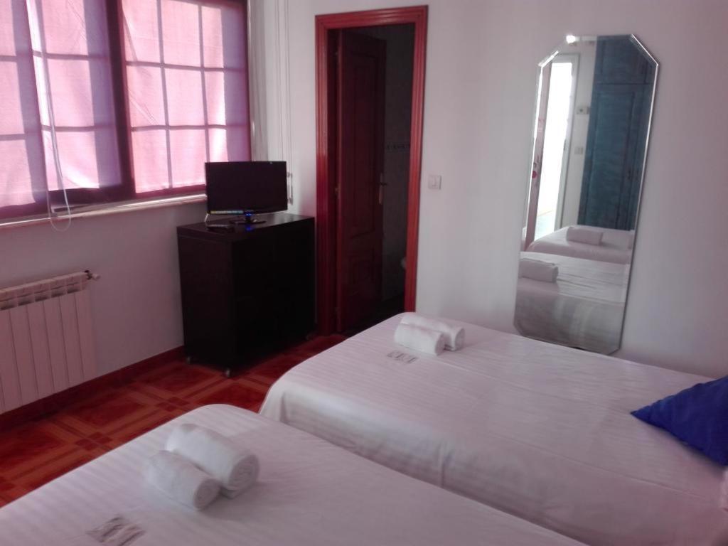Hotel Corcubion Playa De Quenxe חדר תמונה