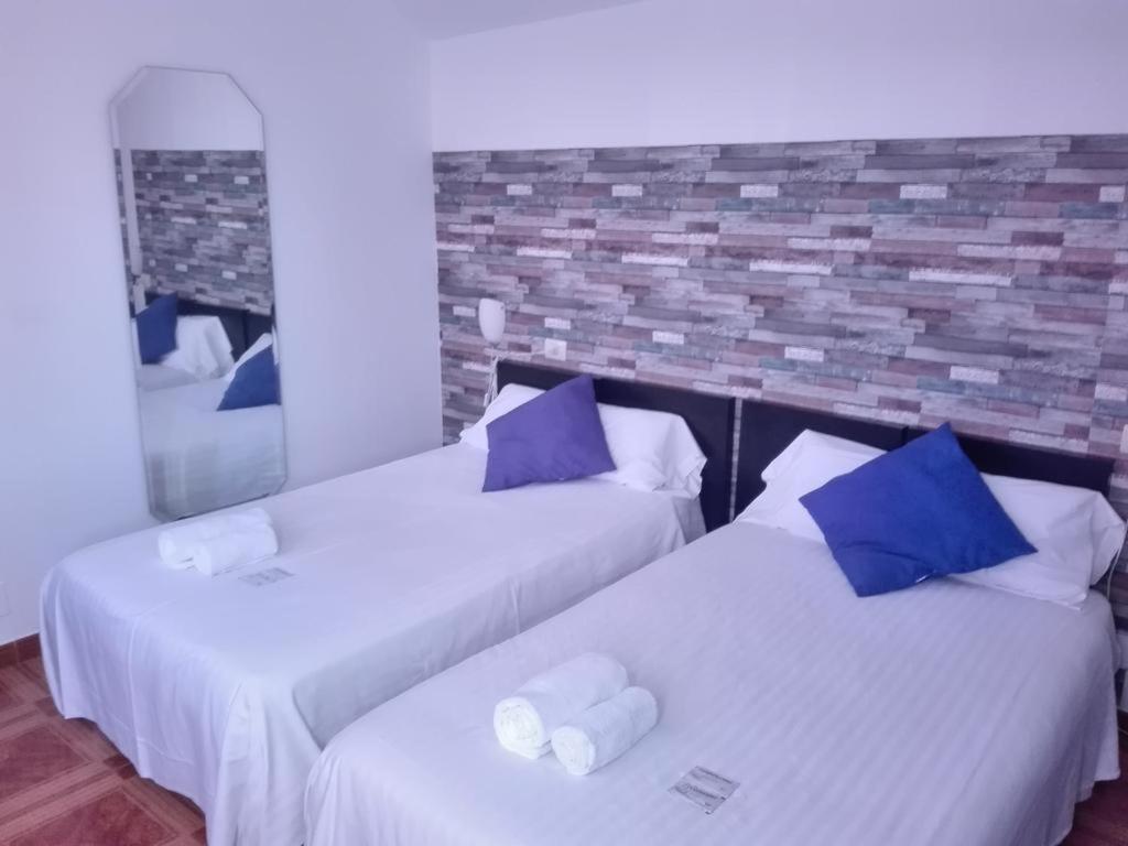 Hotel Corcubion Playa De Quenxe חדר תמונה