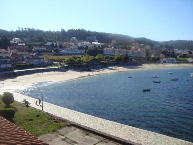 Hotel Corcubion Playa De Quenxe חדר תמונה