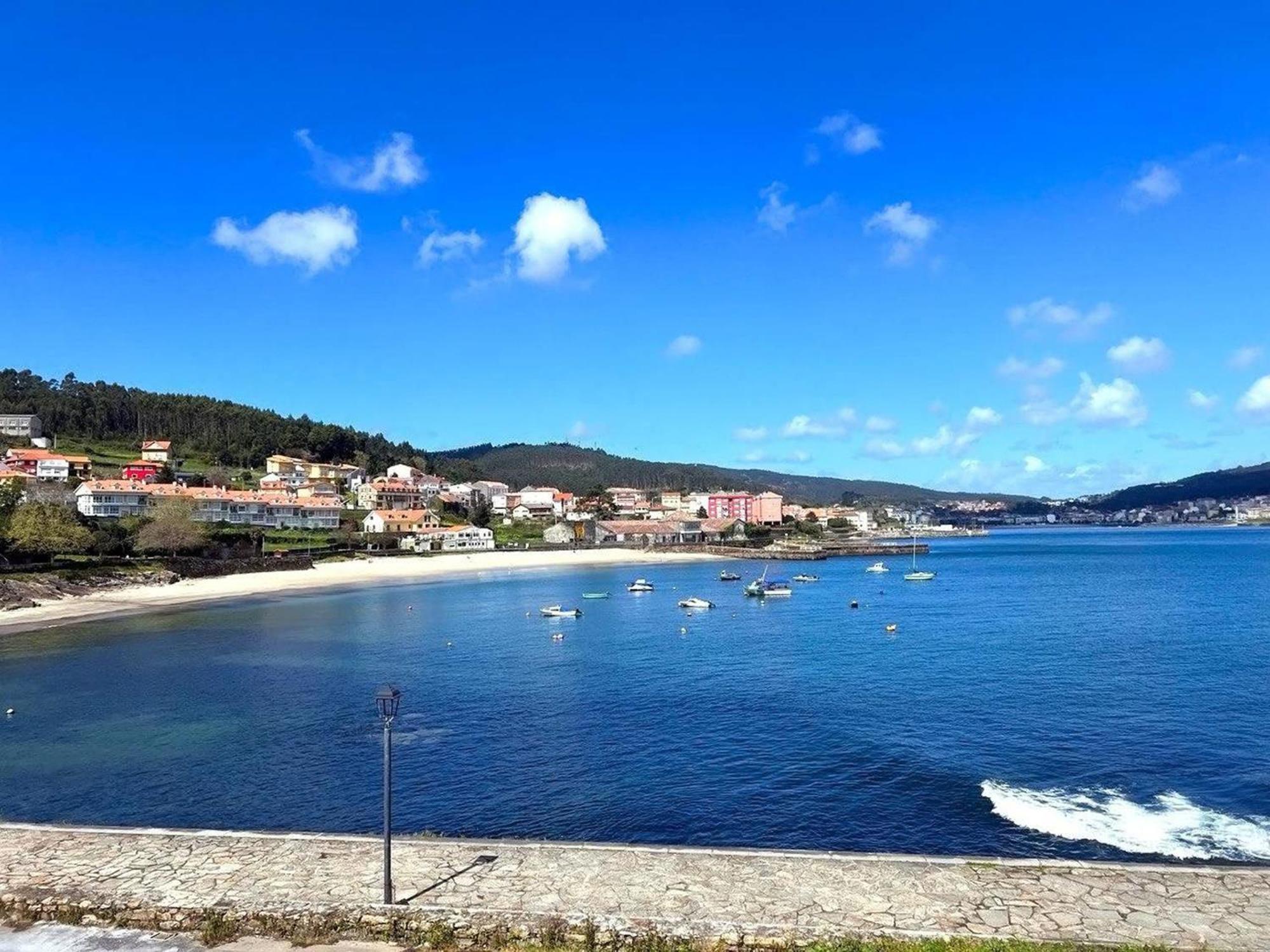 Hotel Corcubion Playa De Quenxe חדר תמונה